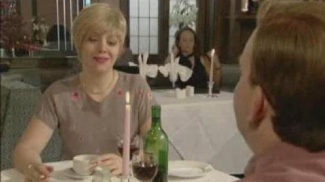 Funny Woman Gets Leg Rubbed смотреть онлайн