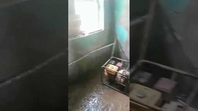 Бурение скважины в помещении с армированной плитой на полу в маленьком помещении. смотреть онлайн