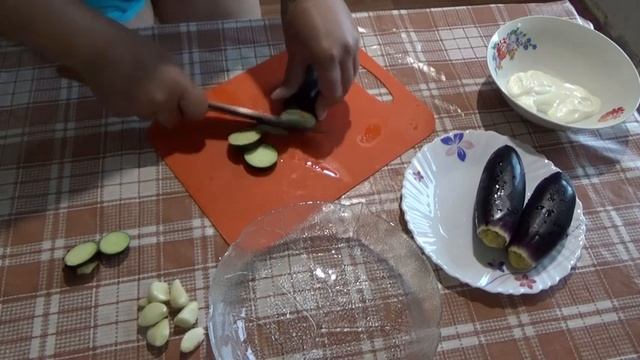 Рыба с овощами и бутерброды с баклажаном на ужин. смотреть онлайн