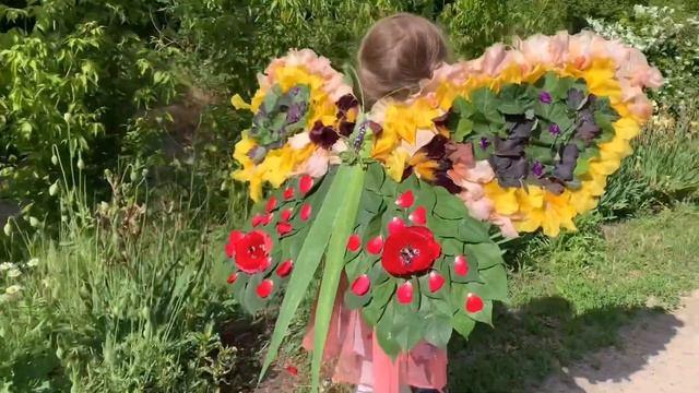 Крылья бабочки из картона и лепестков своими руками. Делаем с детьми смотреть онлайн