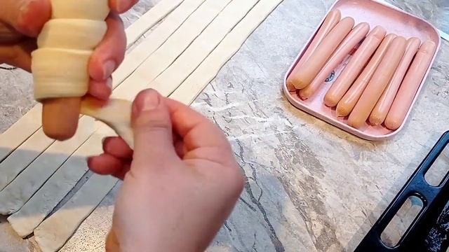 Сосиски в тесте из готового, слоёного, дрожжевого теста смотреть онлайн