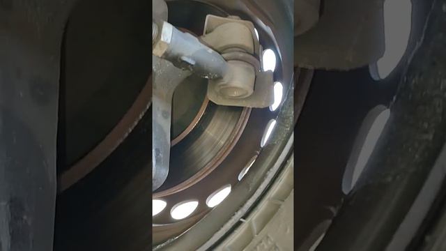 T1N Sprinter Front end grinding dragging brake noise FIXT. Tie rod heat shield touching brake rotor смотреть онлайн