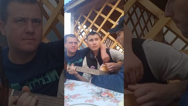 Синяя река ,мамины глаза.Песня под гитару,поют под гитару,классно поёт на гитаре смотреть онлайн