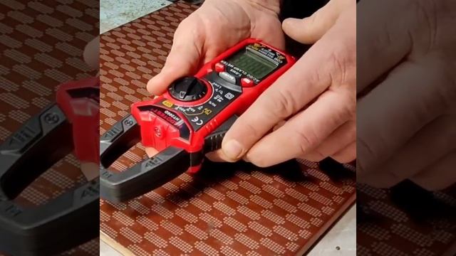 Струмові кліщі HABOTEST HT206D із Китаю: Digital ClampMeter 600A ACDC Current: порівняння з UNI-T20