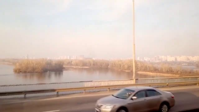 Перегон Славутич-Выдубичи. Вид из окна поезда метро. Южный мост. На метро по Южному мосту. смотреть онлайн