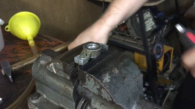 Bosch AdvancedGrassCut 36 Motor Bearings removing from the shaft repair смотреть онлайн