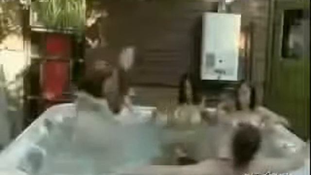 Обосралась в бассейне смотреть онлайн