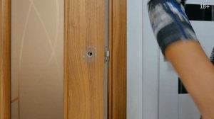 Ремонт замка межкомнатной двери. Как поменять защелку? //18+