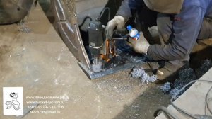 установка зубьев на задний ковш экскаватора-погрузчика