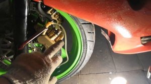 Как прокачать передние тормоза на мотоцикле