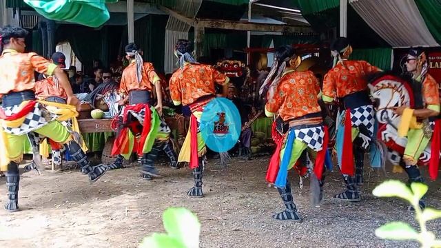 Indonesian lumping horse dance || Kebumen, Central Java смотреть онлайн