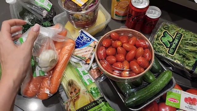 Шоппинг стюардессы в Абу Даби. 🥭🥥 Покупка еды. Разбор пакетов. Shopping. #распаковка #fyp #unpackin смотреть онлайн