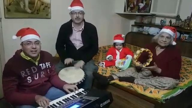 4 Generation Christmas Jamming - Harit jamming on "Jingle Bells" with his Papa, Dadi and his son смотреть онлайн