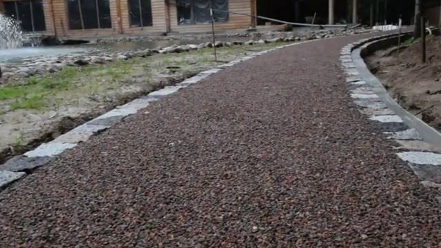 Вот так делает дорожки из гранитного отсева Мостовая Ру смотреть онлайн