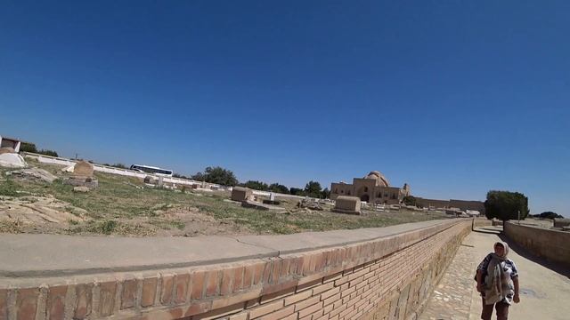 Мавзолей Бахауддина Накшбанда. Самса в Бухаре 2022. Уехали в Ташкент на старом поезде. #17 смотреть онлайн
