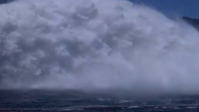 водосброс на Красноярской ГЭС июнь 2010г.mp4 смотреть онлайн