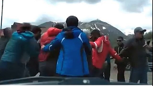 В ГРУЗИИ РАСТЕРЗАЛИ ПАРАПЛАНЕРИСТА ИЗ РОССИИ смотреть онлайн