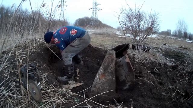 Коп металлолома. Шурфим бугор достаём металл. смотреть онлайн