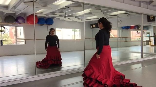 Flamenco Dance Lesson | Bata de Cola Technique (Back Catch) смотреть онлайн