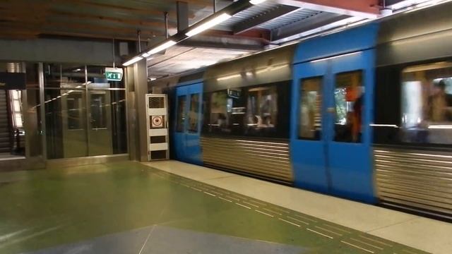 Stockholm - Public Transport - Liljeholmen (Tunnelbana, Tvärbanan and Bus Station) 2016 06 05 смотреть онлайн