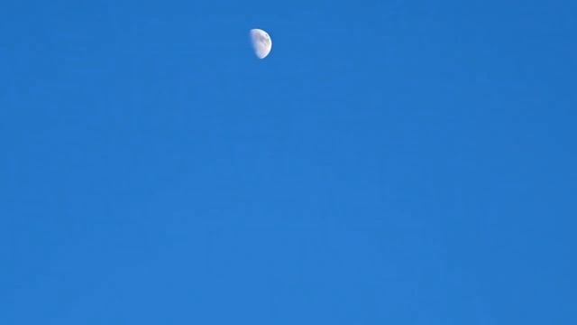 The Moon zooming on a Sony DSC-HX60v смотреть онлайн