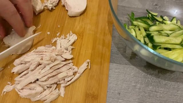 Салат с куриной грудкой.Вкусный и лёгкий салат.#салат#куриная.грудка#приготовление#еда #рецепт # смотреть онлайн