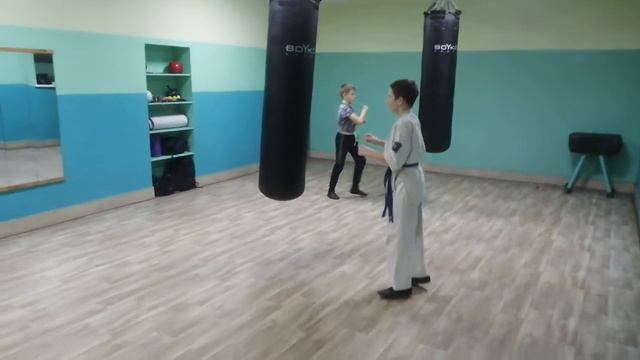 Киокушинкай кан каратэ до Краматорск - работа на мешках2 смотреть онлайн