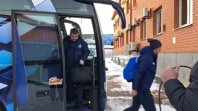 Оренбург-Уфа. Команды прибыли на стадион смотреть онлайн