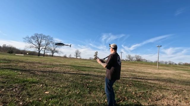 Flying the World's LARGEST RC Helicopter смотреть онлайн