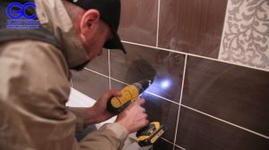 Монтаж душевой кабины из стеклянных перегородок под заказ