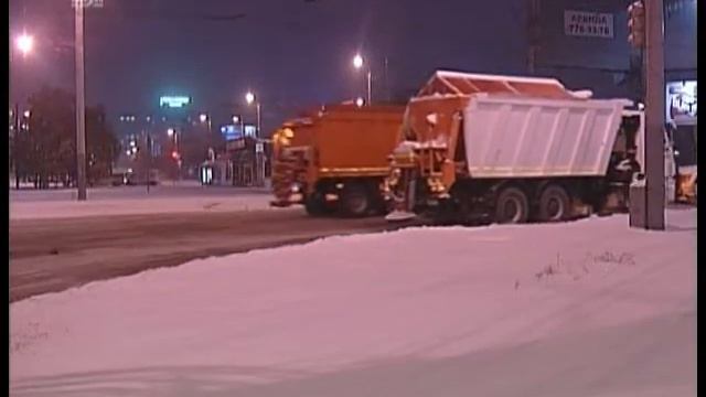 Дорожники в Челябинске ликвидируют последствия снегопада ВИДЕО смотреть онлайн