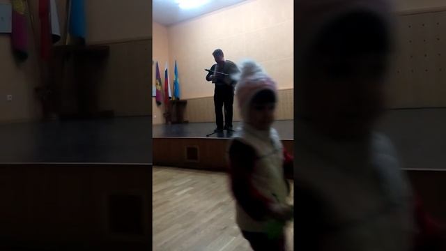 Аккордеонист Василий Криль - Под небом Парижа смотреть онлайн