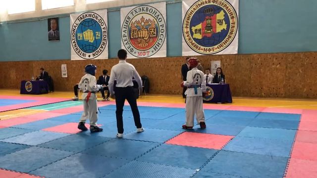 09.01.2022. Рождественские соревнования по тхэквондо. Спарринг. 3 раунд. Пеньковиков : Ломаш. смотреть онлайн