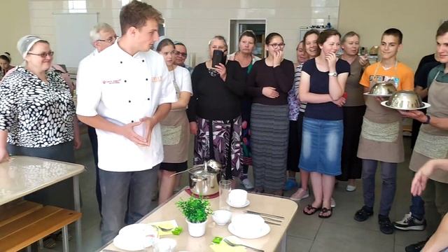 Лагерь МСЦ ЕХБ, пример сервировки стола смотреть онлайн