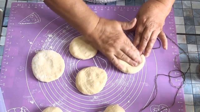 Булочки тыковка с начинкой. Воздушные очень - очень вкусные. смотреть онлайн