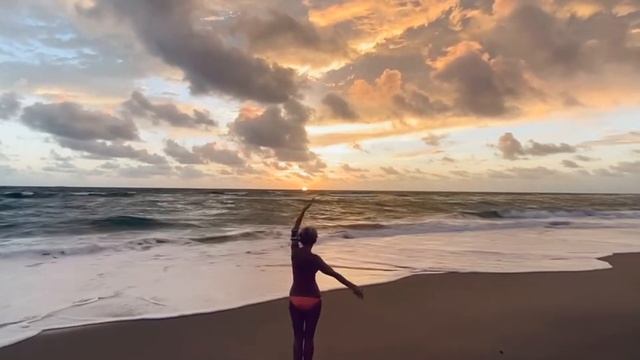 Dance meditation with Amrit Kirtan song “Wah Yantee”. смотреть онлайн