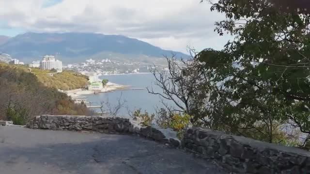 Из Ливадии в Ялту спуск пошагово, октябрь 2021 #Ливадия #Ялта #Крым #тропа смотреть онлайн