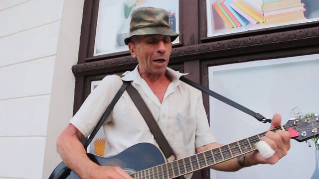 УЛИЧНЫЙ МУЗЫКАНТ смотреть онлайн