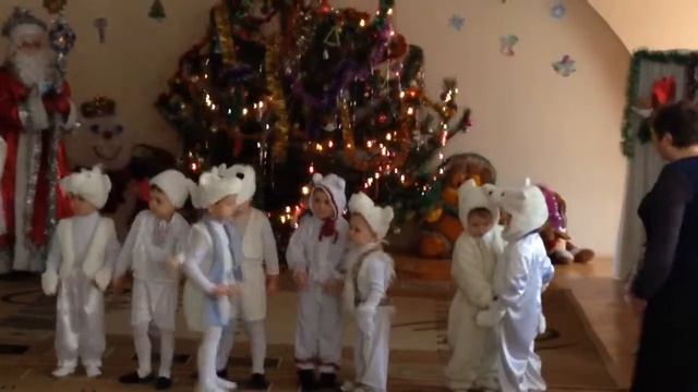 Танец белых медвежат смотреть онлайн