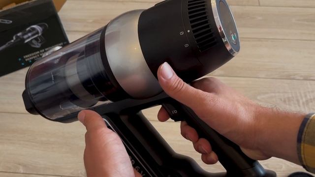 Redmond RV-UR375 - универсальный пылесос для быстрой уборки смотреть онлайн