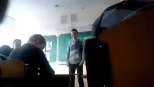 Парень смешно рассказывает басню! смотреть онлайн