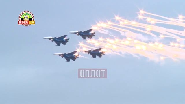 • Грандиозный авиационный праздник смотреть онлайн