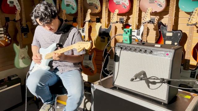 Fender Custom Shop 1966 Stratocaster / Headstrong Lil King Tone Test - Sherwood Music смотреть онлайн