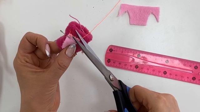 Как сшить шапку для барби?? Сшить угги для куклы!! Смотри видео и шей одежду для барби дома смотреть онлайн