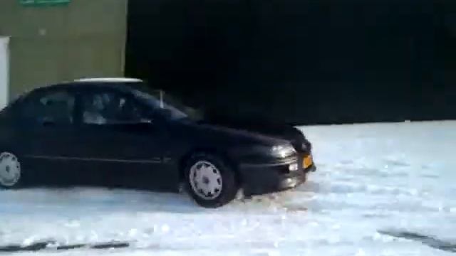 Sneeuwpret met Opel omega смотреть онлайн