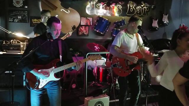 4Aces - Hurt смотреть онлайн