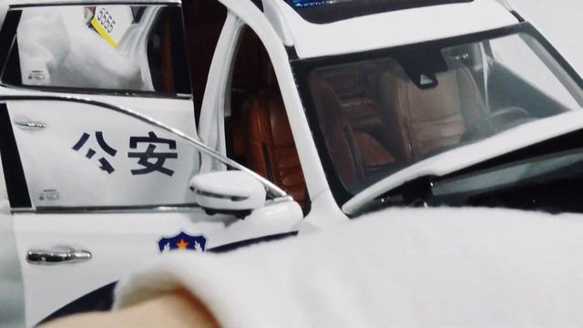 1/18 Nissan X-Trail Police Car Diecast Model смотреть онлайн