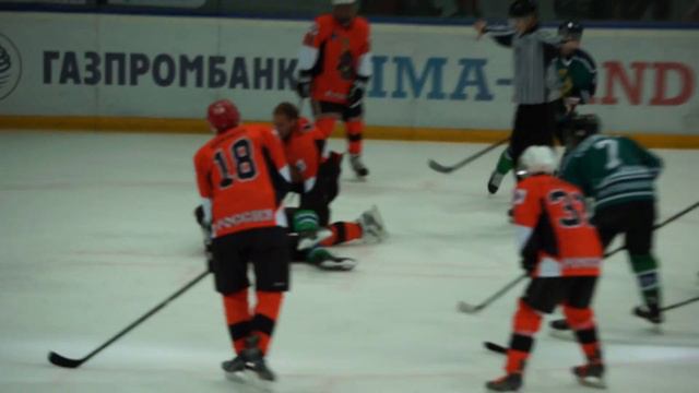 Антон Шипулин подрался на хоккейном матче смотреть онлайн