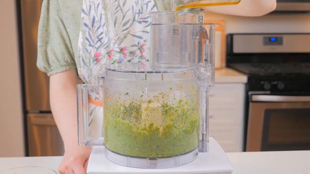 Соус Песто - багатий смак Італії на вашій кухні 💚🤍❤️ Універсальний соус з базиліку. Буде смачно! смотреть онлайн