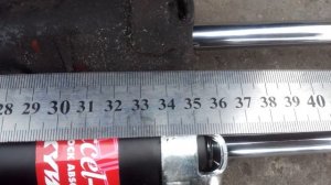 Чем отличаются стойки Kayaba 349084 и 389085